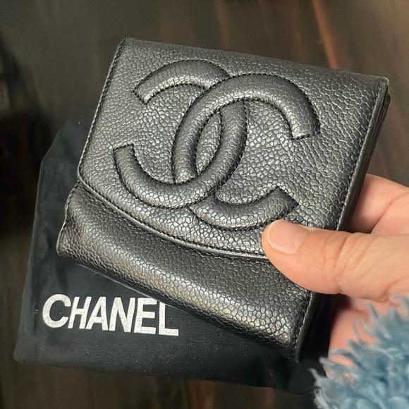 CHANEL BLACK Wallet GUC - Picture 1 of 17